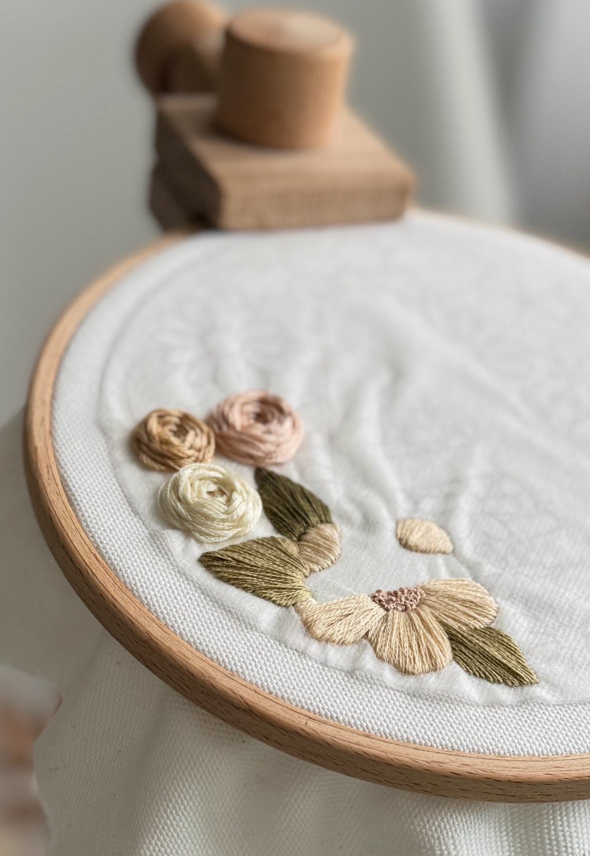 Vyšívací sada - Floral Initial - Romantic