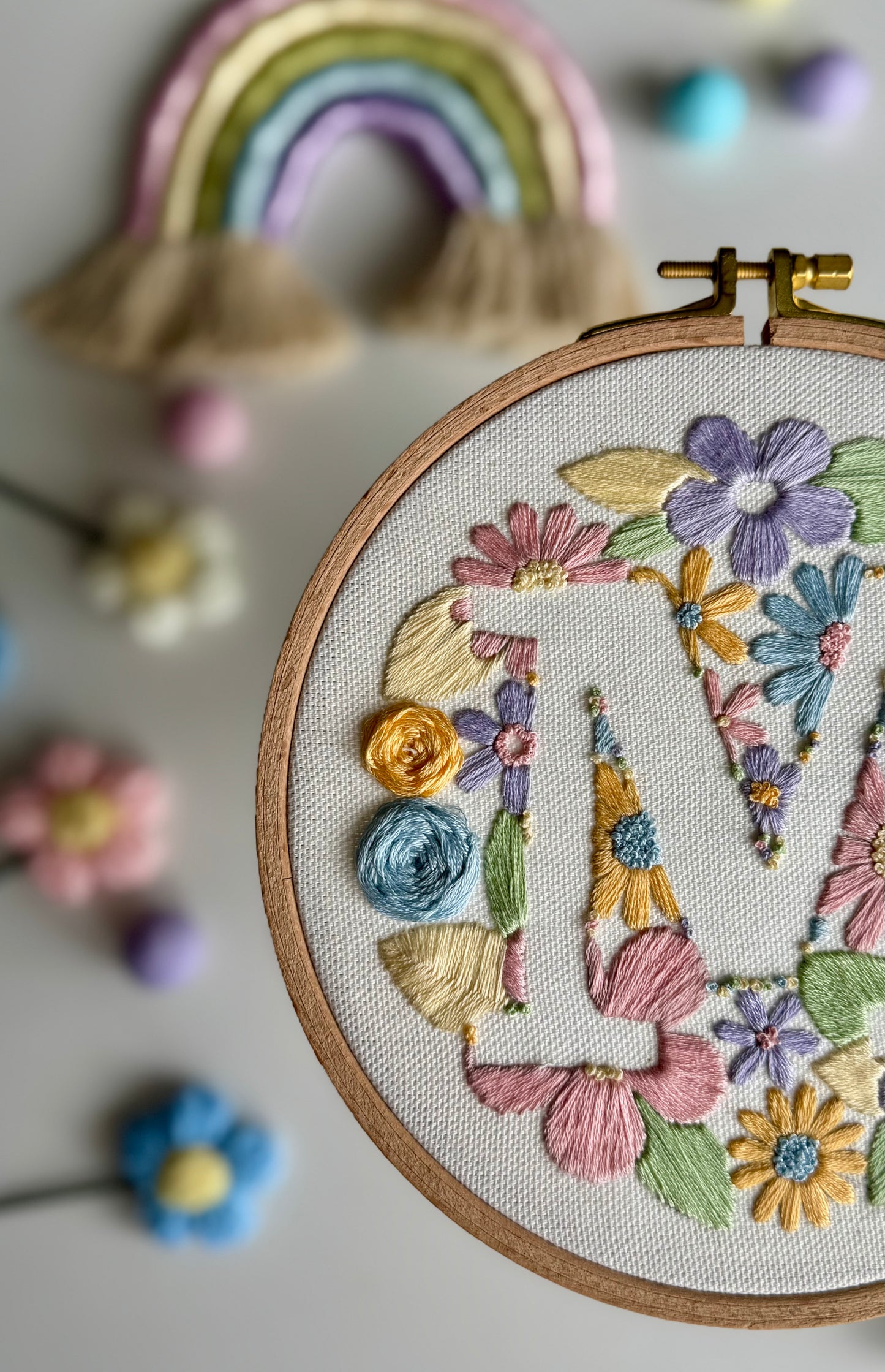 Vyšívací sada - Floral Initial - pasteLOVE