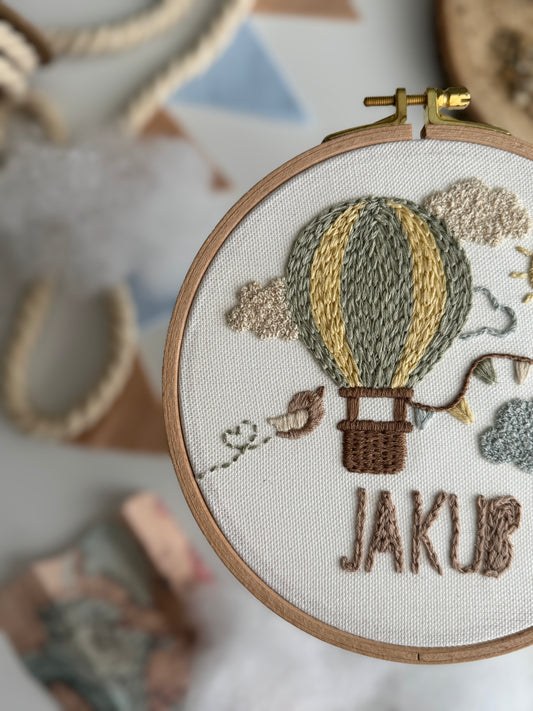 Vyšívací sada - Ballon & Name - April